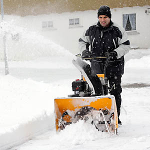 Schneefräse im Einsatz, Symbolbild
